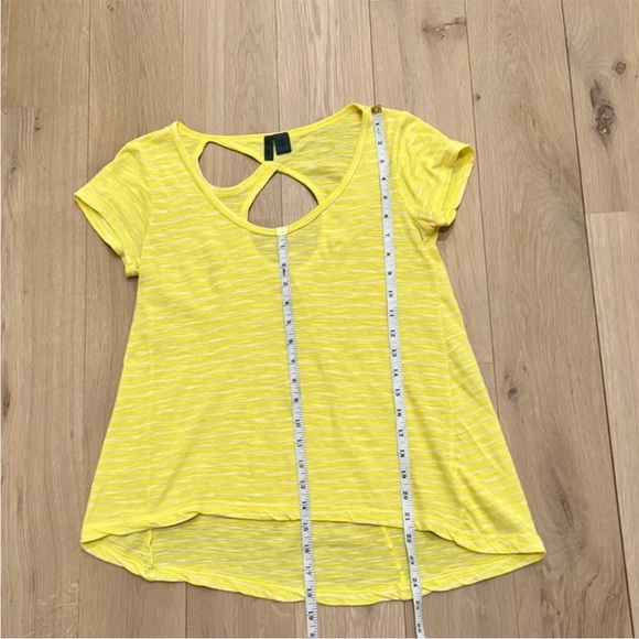 Anthropologie Left of Center Cutout Back Short Sleeve Tee Shirt Top Yellow XS - Picture 11 of 13